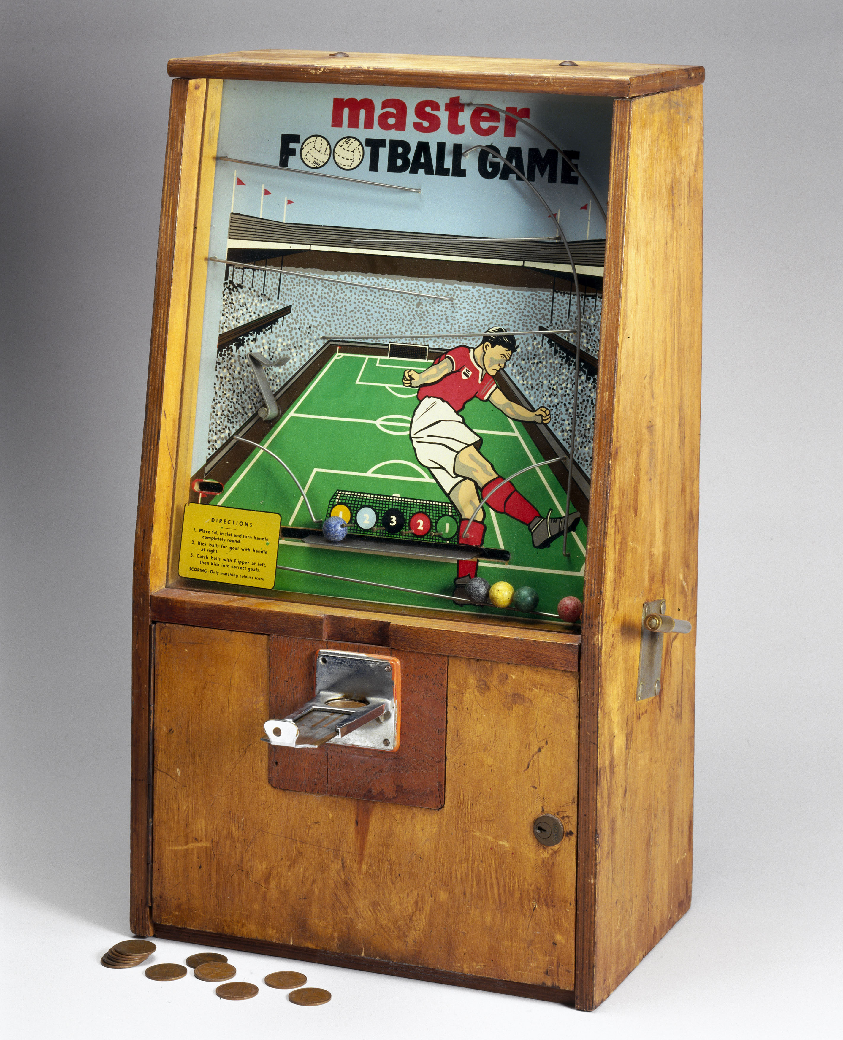 With no live World Cup football on TV until the 1960s slot machines like this Master Football Game were popular, 1945-60 (Science Museum/Science & Society)
