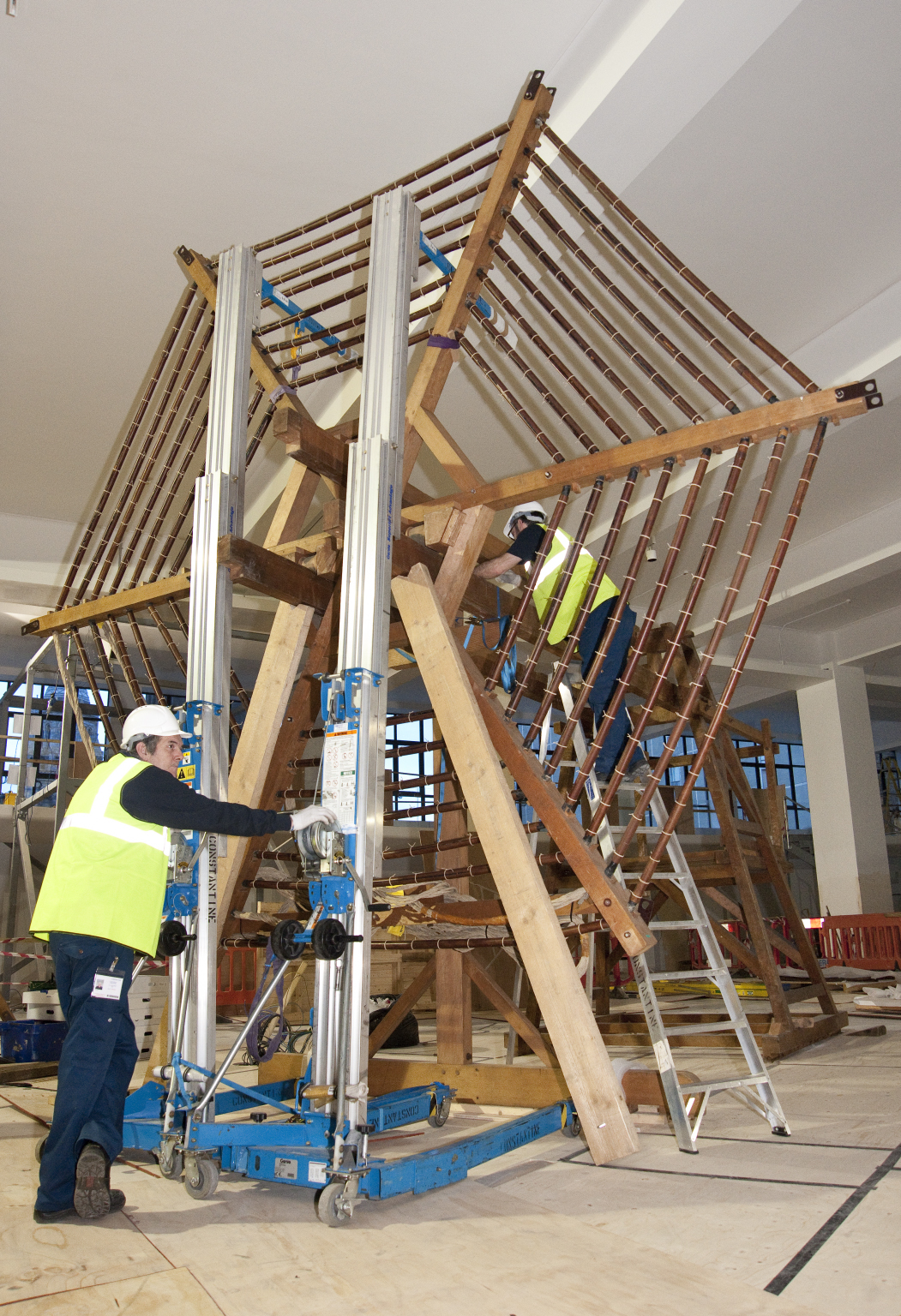 The enormous Rugby Tuning Coil being installed inside the Information Age gallery. Image credits: Science Museum