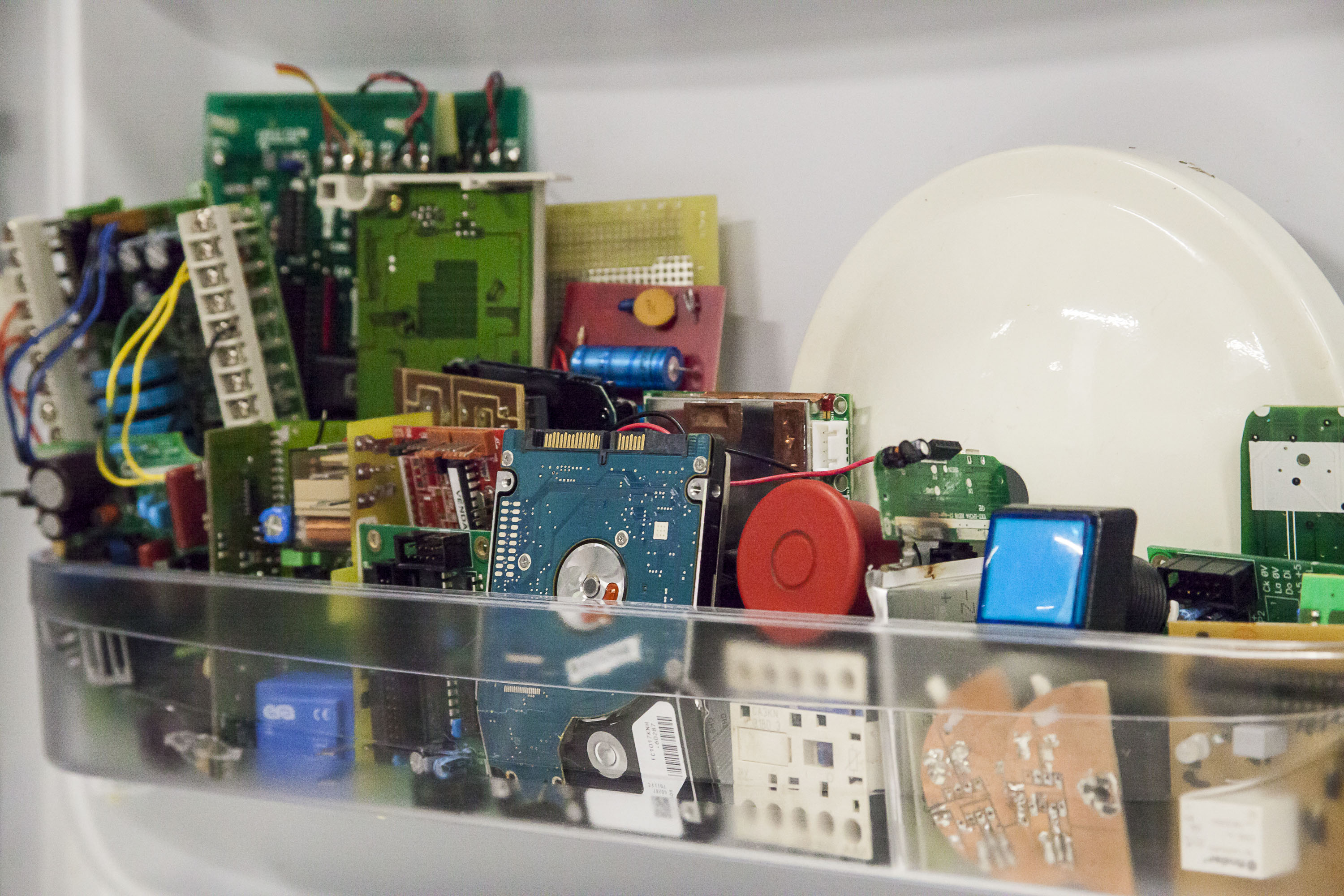 Electrical goods on display in Phase 2 of The Rubbish Collection © Katherine Leedale