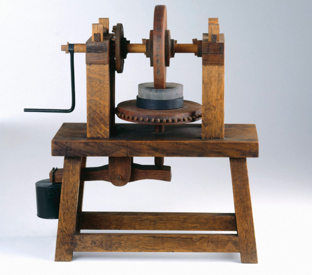 Model of machine for grinding concave mirrors (after Leonardo da Vinci). Made by Goacher Model Engineering Ltd. Credit: Science Museum / SSPL