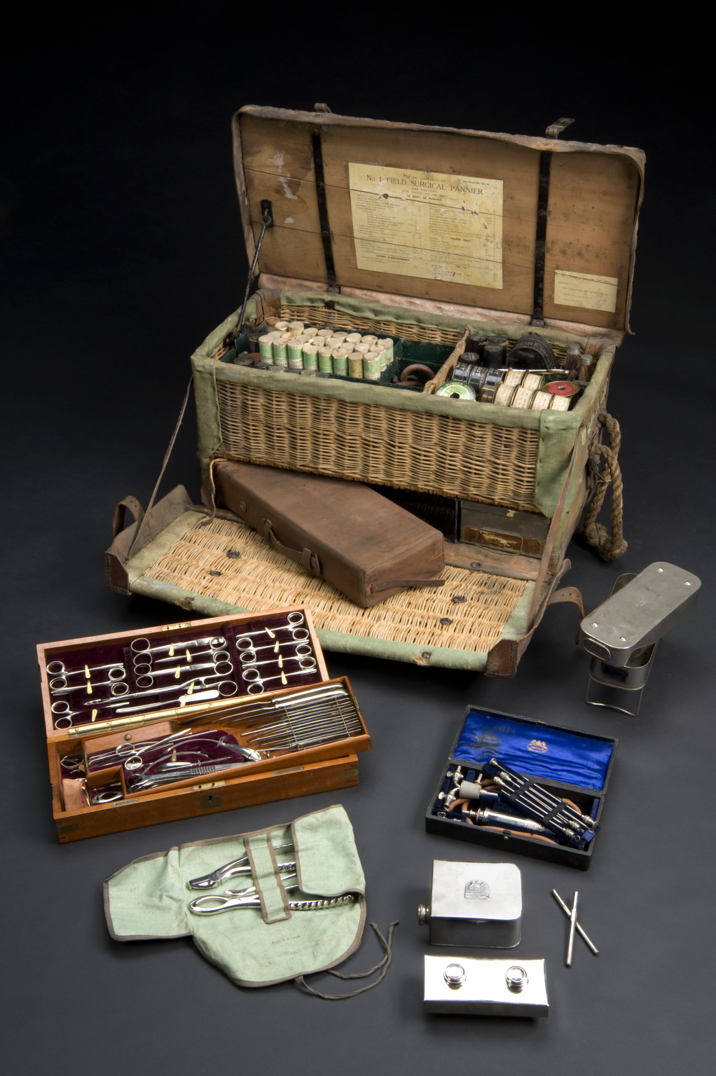 A field surgical pannier set, made in Britain in 1905. Credit: Science Museum. 