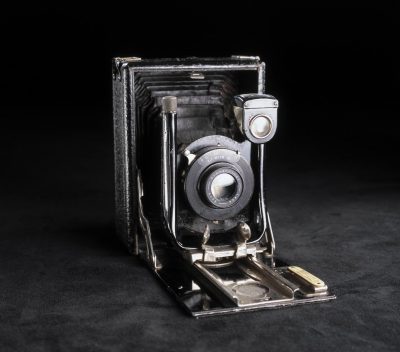 Quarter-plate `Cameo' camera manufactured by W Butcher & Sons, London, 1915-1920, used to make a `second phase' of `Cottingley fairies' photographs between 1918 and 1920.