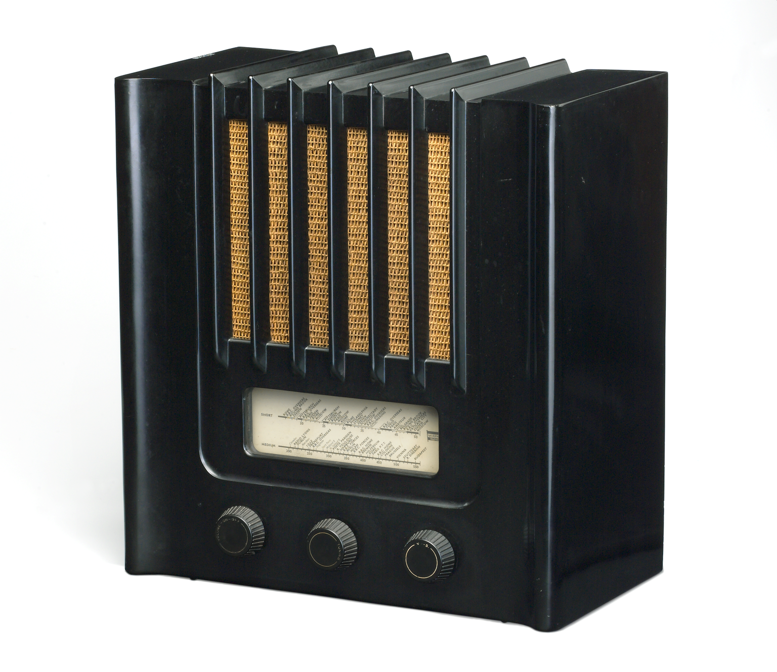 Murphy radio, model AD94 with brown Bakerlite (phenol formaldyde) plastic case, 1940. Currently on display in the Making the Modern World gallery. 