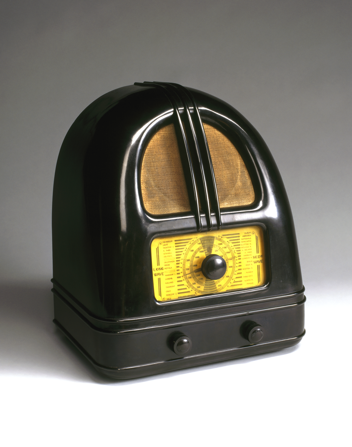 Philco model 444 broadcast receiver (moulded Bakelite cabinet; less back), c. 1936. From a colour transparency in the Science Museum Photographic Archive.
