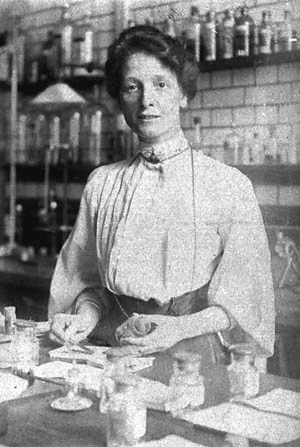 Martha Whiteley at her laboratory. Credit: Imperial College Archives