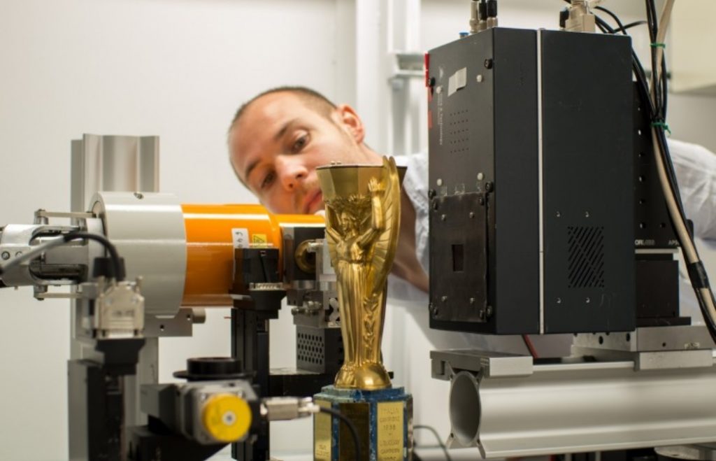 The replica Jules Rimet trophy being x-ray scanned, 2016. Credit: University of Manchester