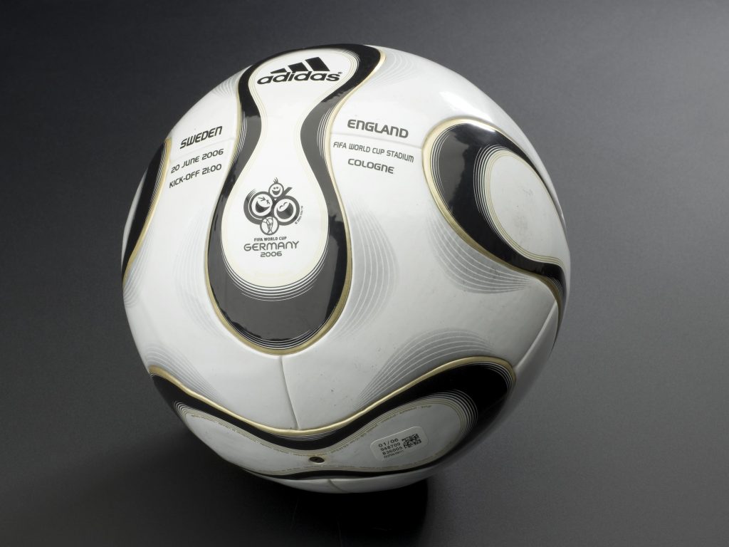salchicha Animado Sensible World Cup 2006 adidas TeamgeistTM football with polyurethane skin | Science  Museum Group Collection