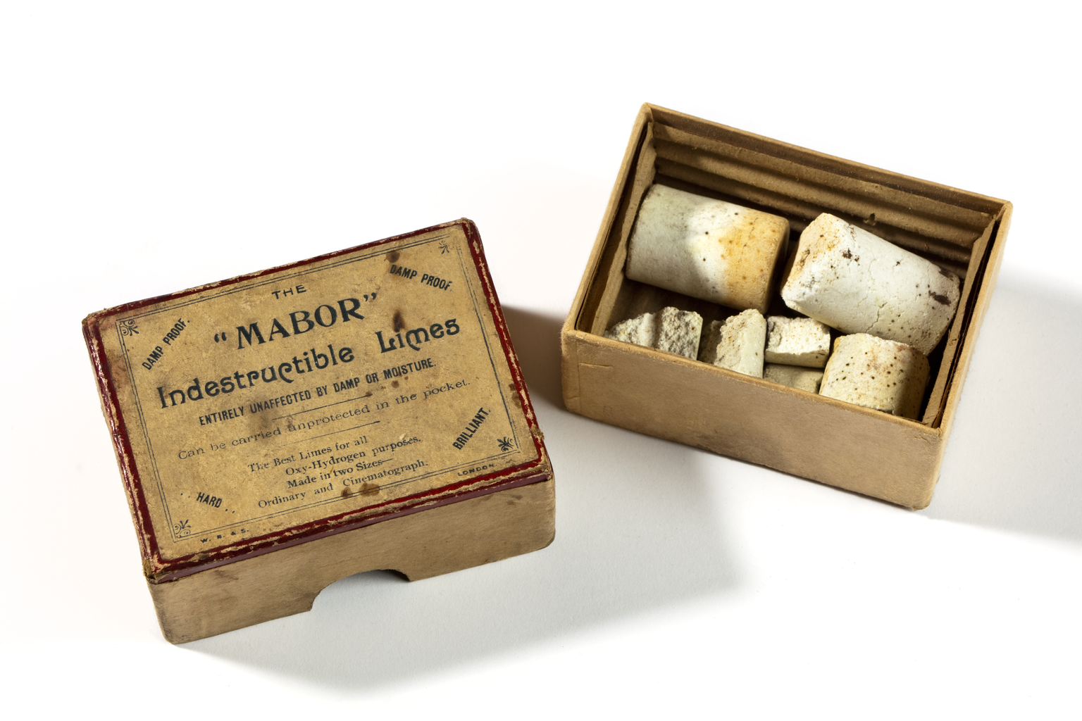 Box of quicklime (calcium oxide) blocks. Theatres burned quicklime under an oxyhydrogen flame to produce limelight. 