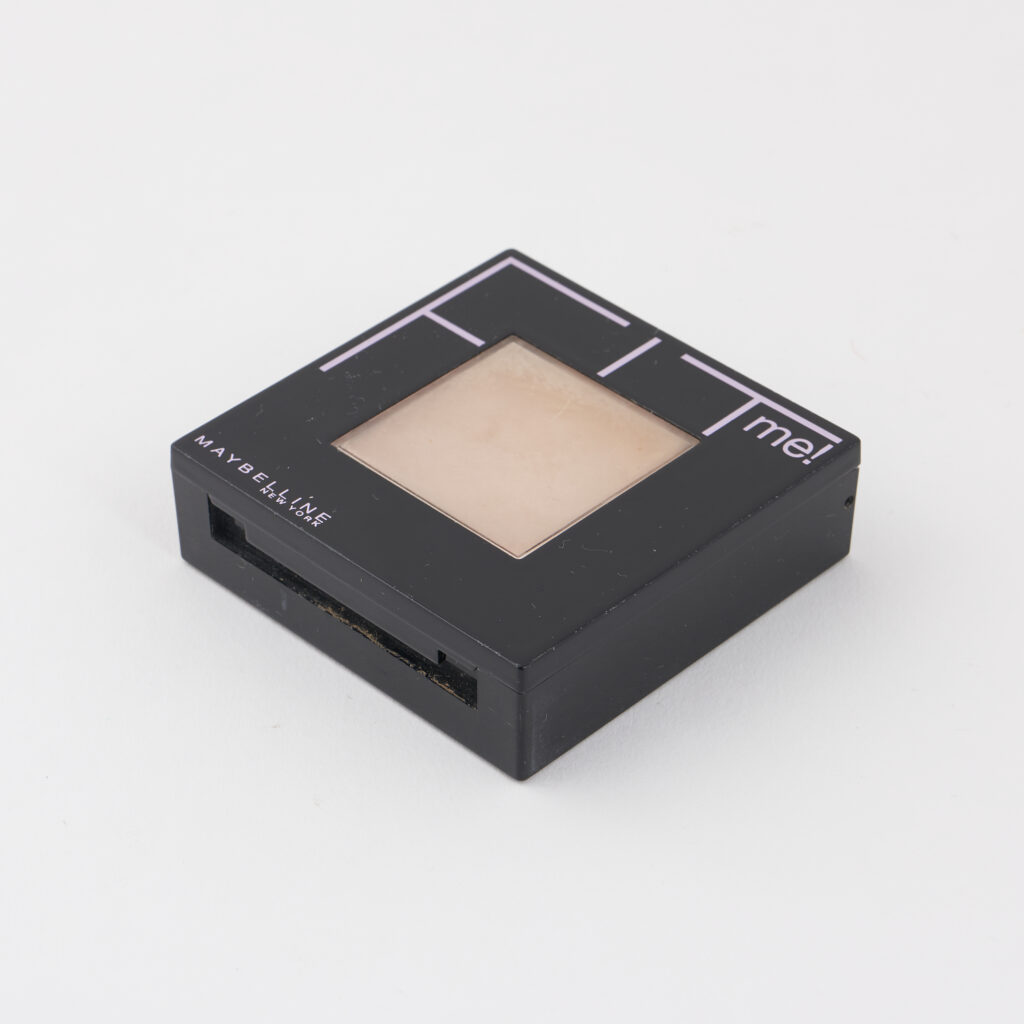 Compact face makeup powder, made by Maybelline,
