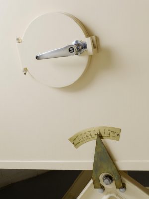 Handle of the Both-type iron lung