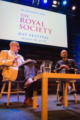 Director of External Affairs Roger Highfield (l) interviews the President of the Society, Nobelist Venki Ramakrishnan. Credit: Sam Hardwick 