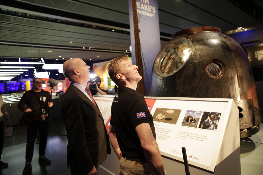 Director Ian Blatchford (l) inspects the Soyuz with astronaut Tim Peake. 