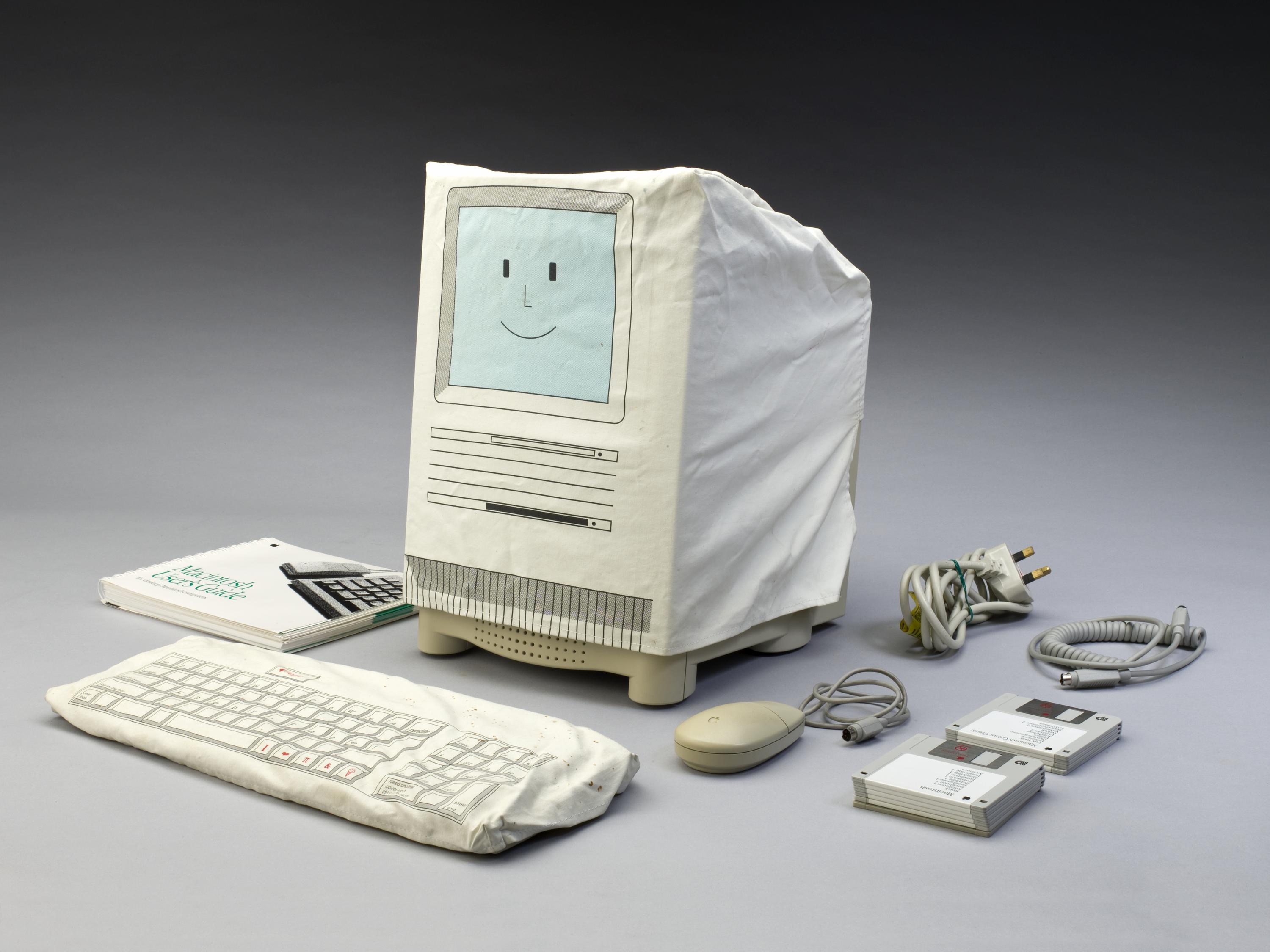 Apple Mac Colour Classic, with dust cover, keyboard and mouse, boxed software and manual. 1993