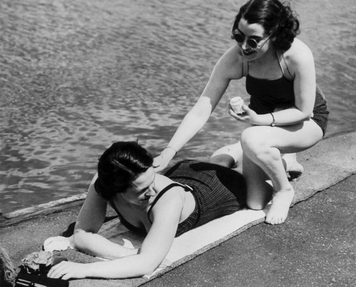 Women applying sun cream at London’s Serpentine Lido, 1937. Credit: Daily Herald Archive/National Science and Media Museum/SSPL